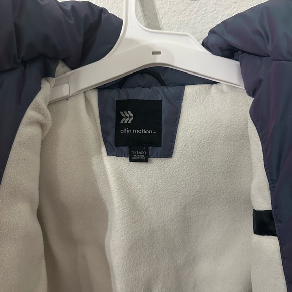 Girl’s size s/xs coat.  Used in good condition - Picture 5 of 5